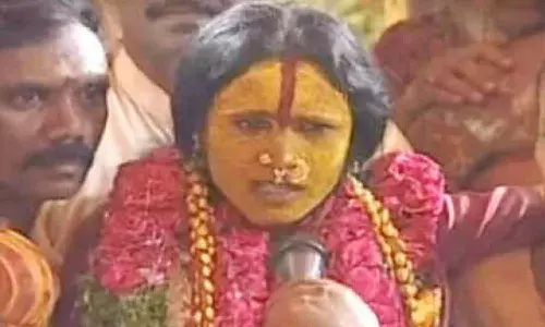 భవిష్యవాణి వినిపించిన మాతంగి స్వర్ణలత