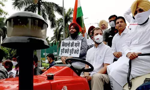 ట్రాక్టర్‌పై పార్లమెంట్‌కు వచ్చిన రాహుల్‌ గాంధీ..!