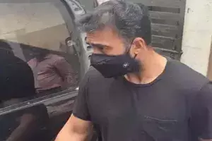 అశ్లీల చిత్రాల కేసులో రాజ్ కుంద్రాకు 14 రోజుల జ్యుడీషియల్ రిమాండ్ అశ్లీల చిత్రాల కేసులో రాజ్ కుంద్రాకు 14 రోజుల జ్యుడీషియల్ రిమాండ్