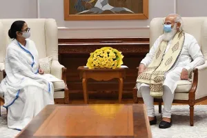 ప్రధాని మోదీతో భేటీ అయిన పశ్చిమబెంగాల్ సీఎం దీదీ ప్రధాని మోదీతో భేటీ అయిన పశ్చిమబెంగాల్ సీఎం దీదీ