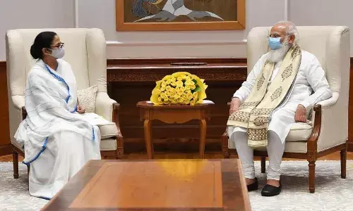 ప్రధాని మోదీతో భేటీ అయిన పశ్చిమబెంగాల్ సీఎం దీదీ