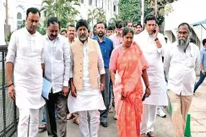 డీజీపీని కలవనున్న కాంగ్రెస్ ఎమ్మెల్యేలు డీజీపీని కలవనున్న కాంగ్రెస్ ఎమ్మెల్యేలు