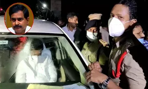 అర్ధరాత్రి దేవినేని ఉమ అరెస్ట్.. పోలీస్ స్టేషన్కు తరలింపు