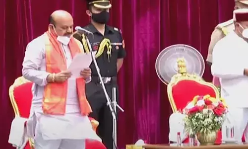 సీఎంగా ప్ర‌మాణ స్వీకారం చేసిన బసవరాజ్ బొమ్మై