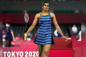 పతకం దిశగా అడుగులు.. క్వార్టర్స్కు దూసుకెళ్లిన పీవీ సింధు పతకం దిశగా అడుగులు.. క్వార్టర్స్కు దూసుకెళ్లిన పీవీ సింధు