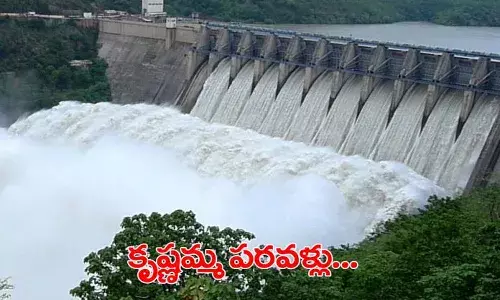 శ్రీశైలానికి భారీ వరద.. 10గేట్ల ఎత్తివేత.. క్యూ కడుతున్న పర్యాటకులు