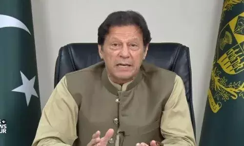 పాక్ ప్రధాని సంచలన వ్యాఖ్యలు.. తాలిబన్లు సాధారణ పౌరులే.. వారిని ఎందుకు చంపాలి
