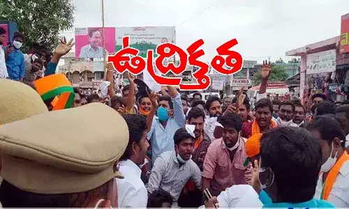 హుజురాబాద్ లో టీఆర్ఎస్, బీజేపీ శ్రేణుల ఘర్షణ