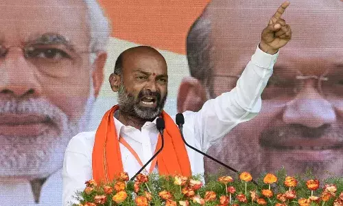 కేసీఆర్ ఫామ్ హౌస్ను లక్ష నాగళ్లతో దున్నుతాం : బండి సంజయ్ సంచలన వ్యాఖ్యలు