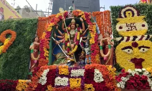 వైభవంగా హైదరాబాద్ బోనాలు.. బంగారు బోనం సమర్పిస్తానన్న విజయశాంతి