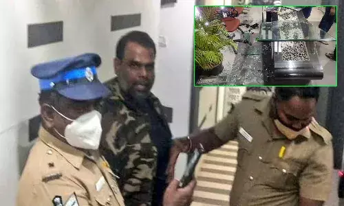 ప్రముఖ టీవీ ఛానల్ లోకి కత్తితో వెళ్లి.. సీసీటీవీ ఫుటేజీ చూస్తే