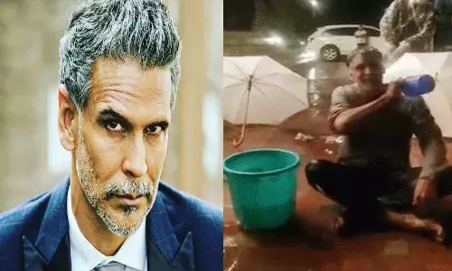 న‌డి రోడ్డు మీద స్నానం చేసిన న‌టుడు.. సోష‌ల్ మీడియాలో వైర‌ల్‌