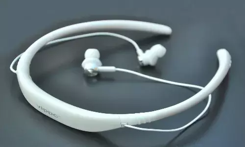 ఫోన్ మాట్లాడుతుండగా.. ఇయర్ ఫోన్స్ పేలి యువకుడి మృతి