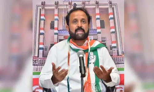 రాష్ట్రానికి సీఎం వా..? లేక వాసాలమర్రి సర్పంచ్ వా..? అంటూ సీఎం కేసీఆర్పై మధుయాష్కీ ఫైర్