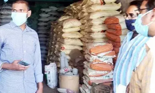 మారు వేషంలో ఎరువుల షాపులకు వెళ్లిన సబ్ కలెక్టర్..!