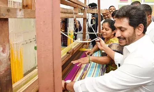 నేతన్నలకు శుభవార్త.. ఒక్కొక్కరి అకౌంట్లో రూ.24వేలు