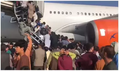 ఆఫ్ఘనిస్తాన్ ను వీడడానికి పౌరులు కుప్పలు తెప్పలుగా..!