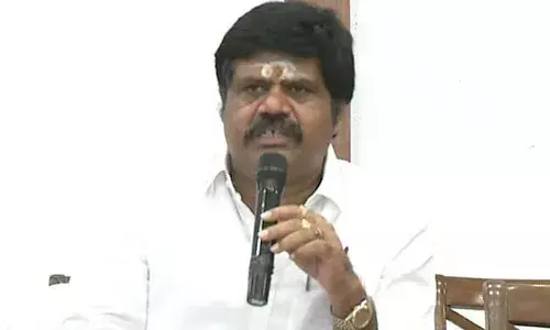 పరామర్శకు వెళ్ళి.. యుద్ధంలో గెలిచినట్టు లోకేష్ చేష్టలేంటి..?