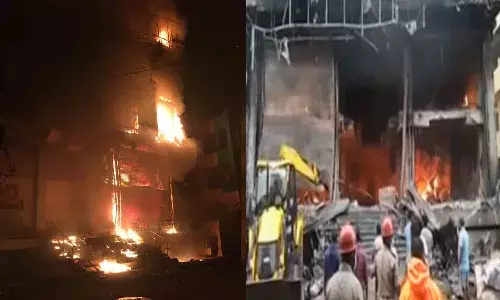 కోరుట్లలో కాలిబూడిదైన షాపింగ్ మాల్