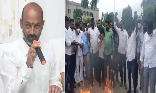 బండి సంజయ్‌ దిష్టిబొమ్మ దగ్ధం.. పాదయాత్రను అడ్డుకుంటాం