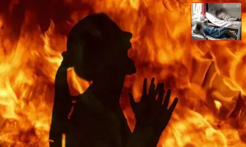 దారుణం.. పెళ్లిచేసుకుంటాన‌ని చెప్పి.. పెట్రోల్ పోసి నిప్పంటించాడు