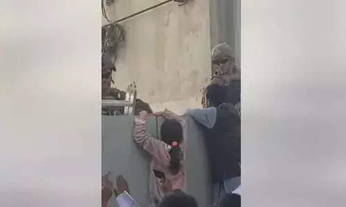 కన్న బిడ్డలను విసిరేసిన మహిళలు.. కంటతడి పెట్టిన నాటో సైనికులు