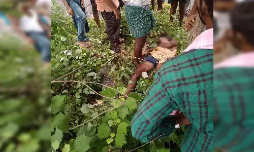 కొండపై నుంచి జారిపడి పూజారి దుర్మరణం