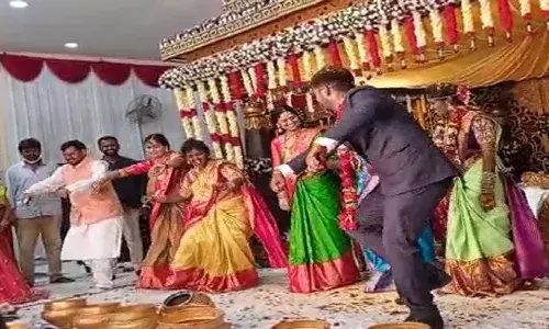 బుల్లెట్ బండి పాటకు ఎంపీ మాలోత్ కవిత డ్యాన్స్.. వైరల్