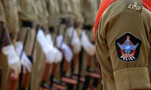 దిశ ఎస్ఓఎస్ కాల్ తో ఇద్దరి ప్రాణాలను కాపాడిన పోలీసులు