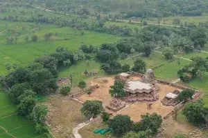 రామప్ప ఆలయ పరిసర భూములపై రియల్ పడగ రామప్ప ఆలయ పరిసర భూములపై రియల్ పడగ