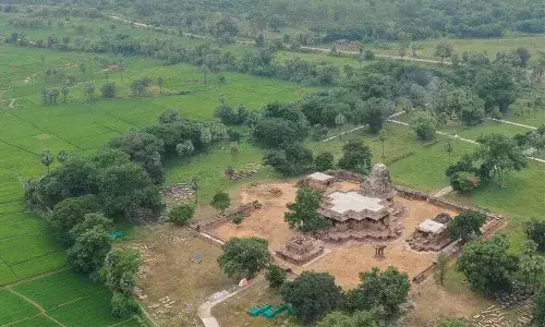 రామప్ప ఆలయ పరిసర భూములపై రియల్ పడగ