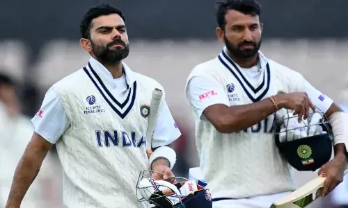 గేర్ మార్చిన పుజారా.. పోరాడుతున్న టీమ్ఇండియా