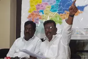 కొడుకునైన విడిచిపెట్టనని.. మల్లారెడ్డిని ఎందుకు వదిలేస్తున్నారు..? కొడుకునైన విడిచిపెట్టనని.. మల్లారెడ్డిని ఎందుకు వదిలేస్తున్నారు..?