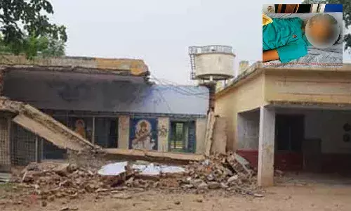 విషాదం.. స్కూలు పైకప్పు కూలి విద్యార్థి మృతి