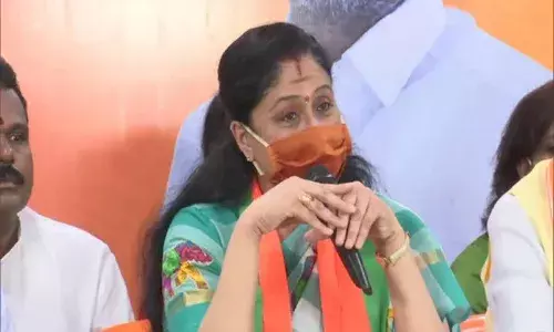 ఇకనైనా అర్థం చేసుకుని ముందుకెళ్లండి : విజయశాంతి