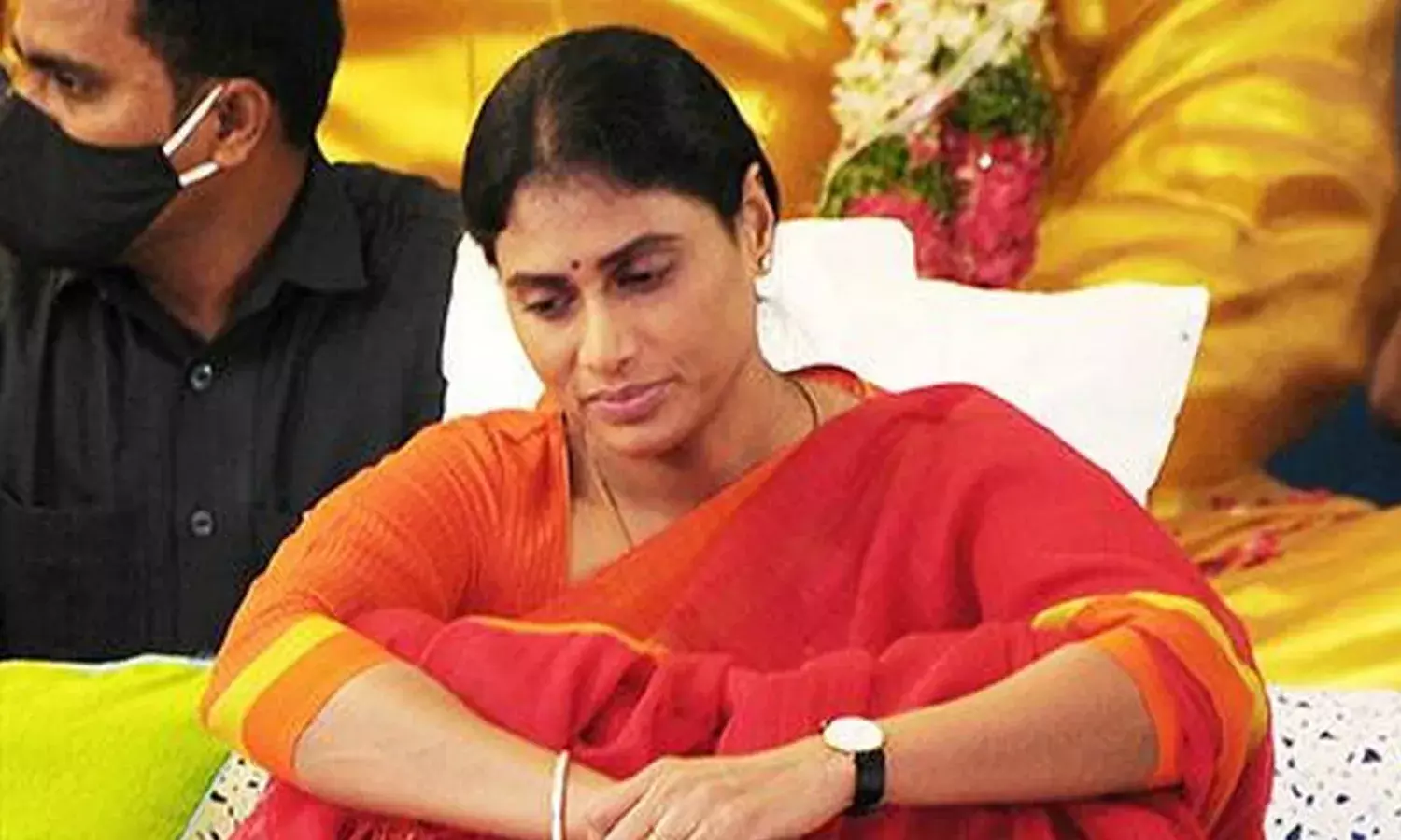ఒంటరినయ్యా.. కన్నీరు ఆగనంటోంది : వైఎస్ షర్మిల