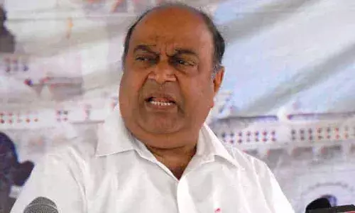 ఇప్పటికీ తెలంగాణలో ఆంధ్ర వాళ్ళ పెత్తనమే కొనసాగుతోంది : మాజీమంత్రి సంచ‌ల‌న వ్యాఖ్య‌లు