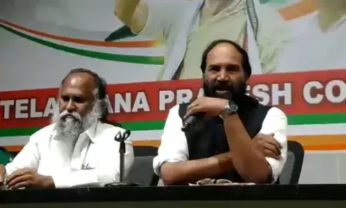 టీఆర్ఎస్ ప్రభుత్వం మహిళల్ని చీట్ చేస్తుంది