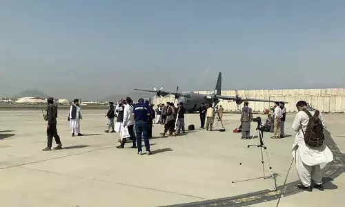 ఆరు విమానాలను కదలనివ్వని తాలిబాన్లు