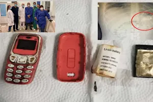 నోకియా 3310 ఫోన్ను మింగేసిన వ్యక్తి నోకియా 3310 ఫోన్ను మింగేసిన వ్యక్తి