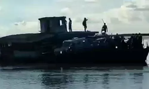రెండు పడవలు ఢీ.. పలువురు గల్లంతు