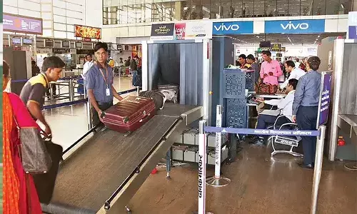 ఎయిర్ పోర్టులో సాధ్వీ బ్యాగును తెరచి చూడగా..!