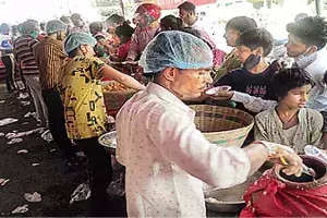 పానీపూరీ బండి వ్యక్తికి అమ్మాయి పుట్టింది.. అతడేమి చేశాడంటే..! పానీపూరీ బండి వ్యక్తికి అమ్మాయి పుట్టింది.. అతడేమి చేశాడంటే..!