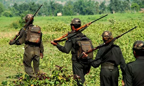 పోలీసుల ఎదుట లొంగిపోయిన మావోయిస్టు నేత  శారదక్క