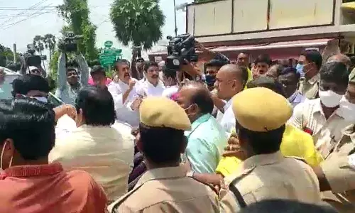 చంద్రబాబు ఇంటి వద్ద వైసీపీ వర్సెస్ టీడీపీ