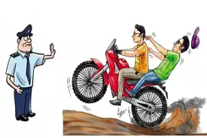 ట్రాఫిక్ పోలీసులకు షాకిచ్చిన ఆకతాయిలు ట్రాఫిక్ పోలీసులకు షాకిచ్చిన ఆకతాయిలు