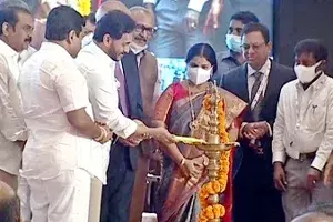 విజయవాడలో వాణిజ్య ఉత్సవ్ను ప్రారంభించిన సీఎం జగన్ విజయవాడలో వాణిజ్య ఉత్సవ్ను ప్రారంభించిన సీఎం జగన్
