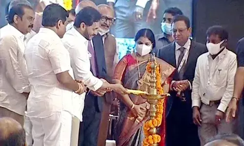 విజయవాడలో వాణిజ్య ఉత్సవ్ను ప్రారంభించిన సీఎం జగన్