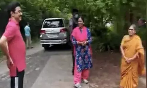 ఇంత యంగ్ గా ఉన్నారేంటి సార్.. సీఎం కు లేడీస్ నుండి ఎదురైన ప్రశ్న