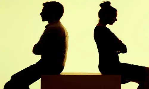 భార్య స్నానం చేయడంలేదని విడాకులు కోరిన భర్త..!